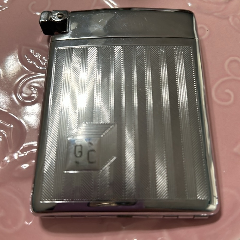 Gorgeous Cigarette Case from the 1940’s! Mint condition!!